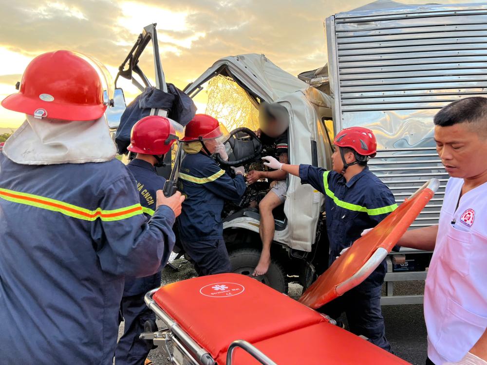 Vụ tai nạn nghiêm trọng này khiến 2 người chết, 1 người bị thương. Ảnh: Công an Hà Tĩnh