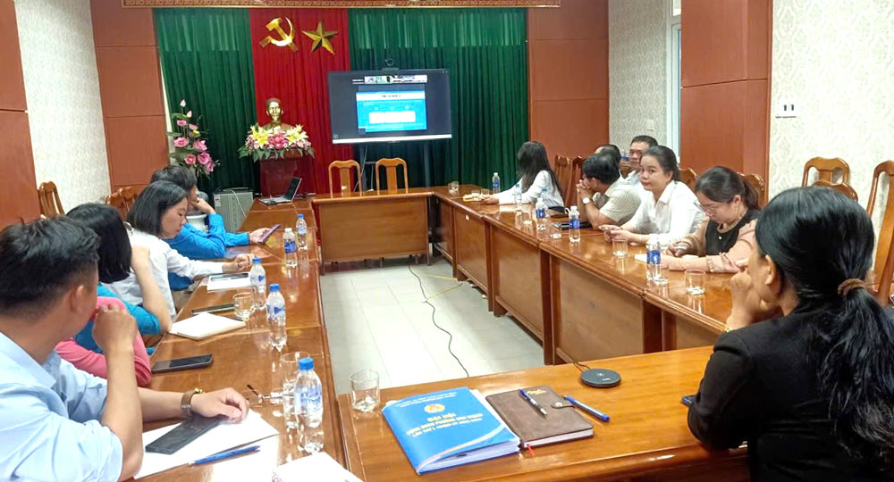 Da Nang City Labor Federation organizes a quick information conference on the results of the 14th Vietnam Trade Union Congress, term 2026 - 2031, online with 28 communes and wards. Photo: Da Nang Trade Union