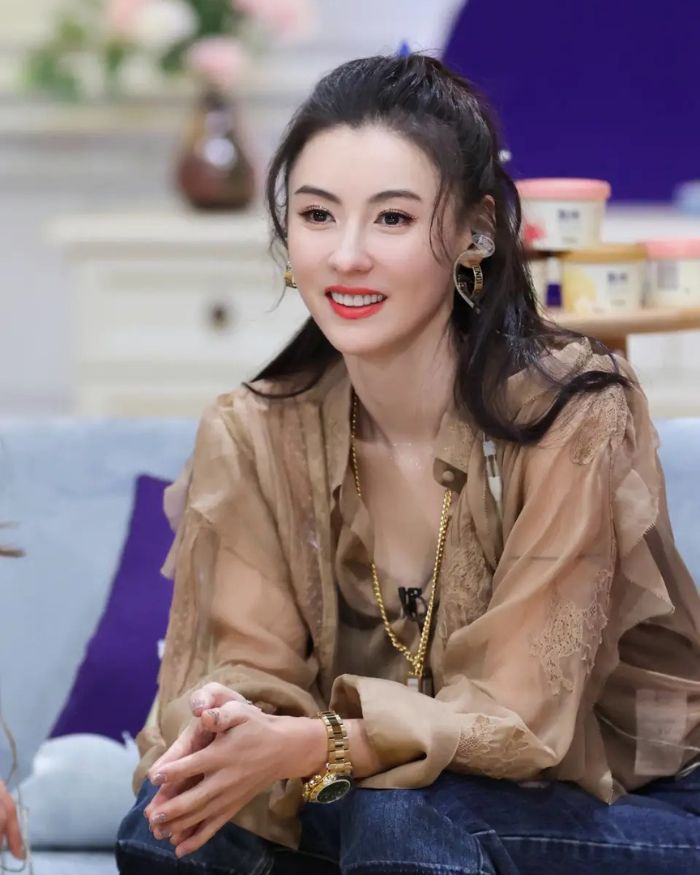 Trương Bá Chi vừa tái xuất với vai trò ca sĩ. Ảnh: Vieon