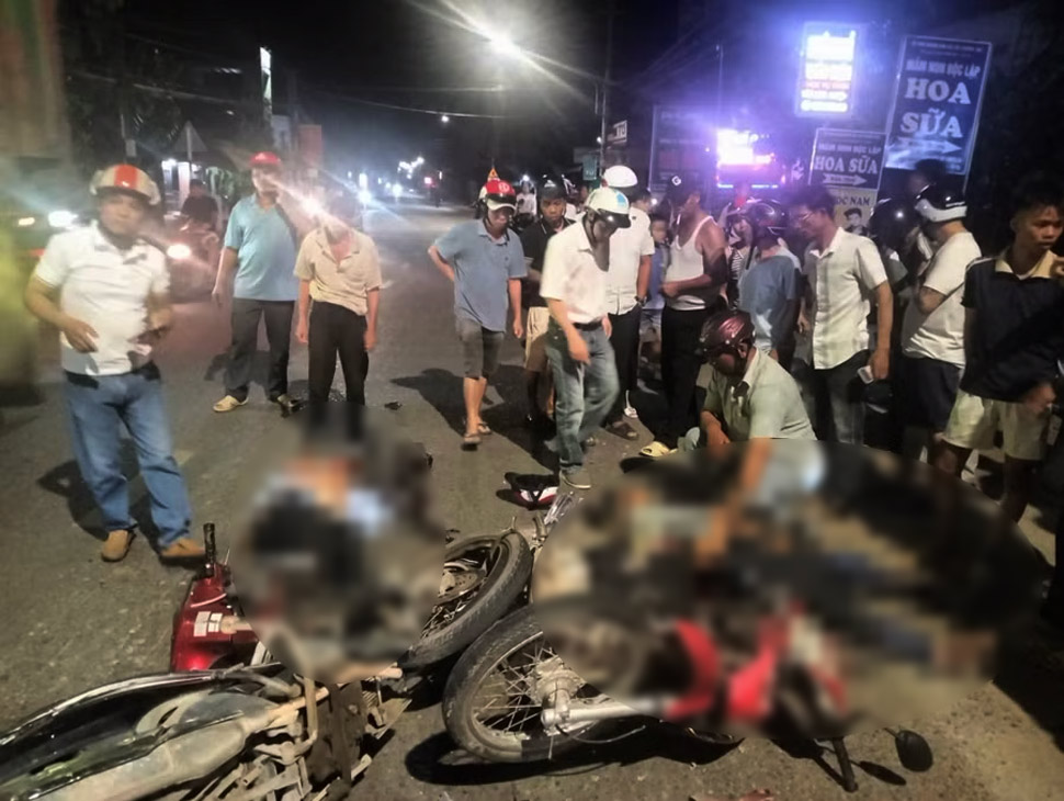 Scene of the collision between 2 motorbikes on National Highway 19C through Tuy Phuoc Tay commune, Gia Lai. Photo: Phuoc Thanh