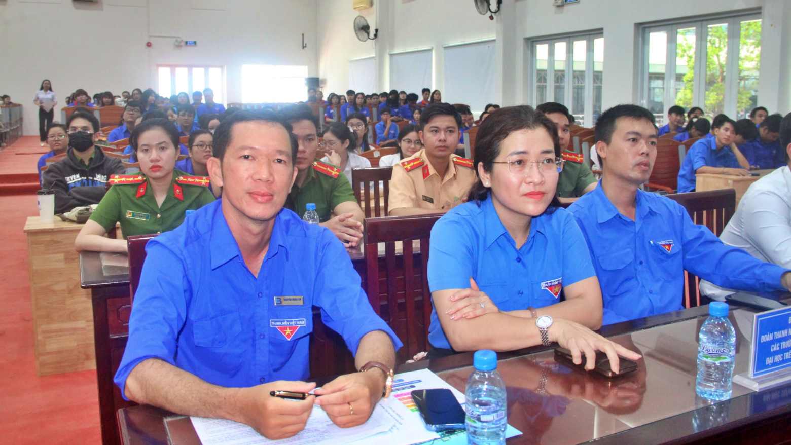Tỉnh đoàn Cà Mau tổ chức ra quân tiếp sức mùa thi THPT năm 2026. Ảnh: Nhật Hồ.
