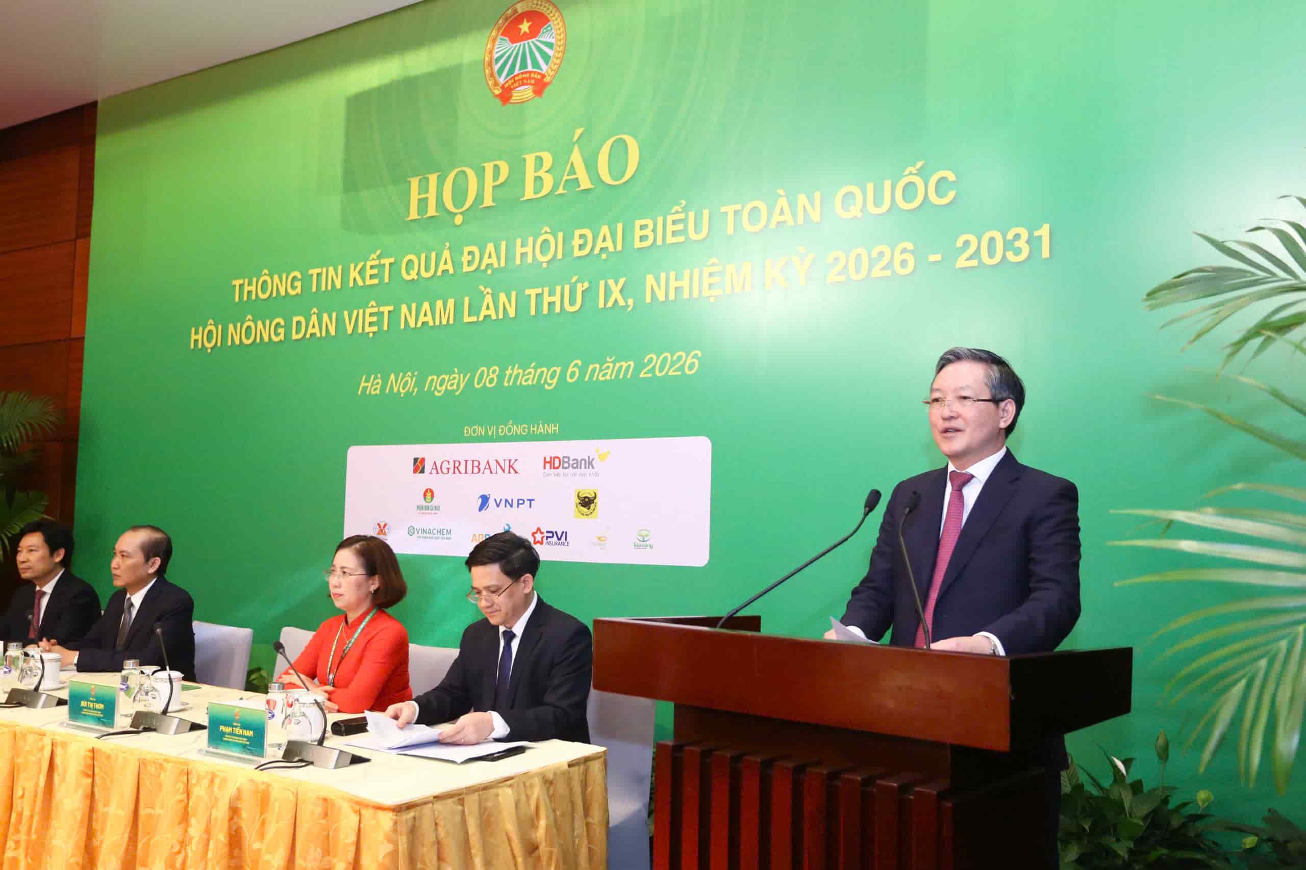 M. Lương Quốc Đoàn - membre du Comité central du Parti, président du Comité central de l'Association des paysans vietnamiens, IXe mandat, informe lors de la conférence de presse. Photo: Khổng Chí.