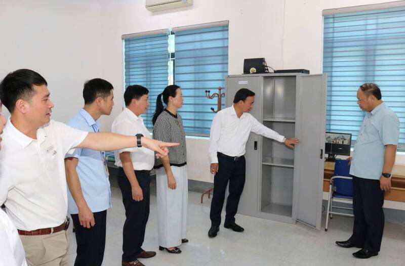 Lãnh đạo tỉnh Sơn La kiểm tra công tác chuẩn bị Kỳ thi tốt nghiệp THPT tại Yên Châu. Ảnh: Trường THPT Yên Châu