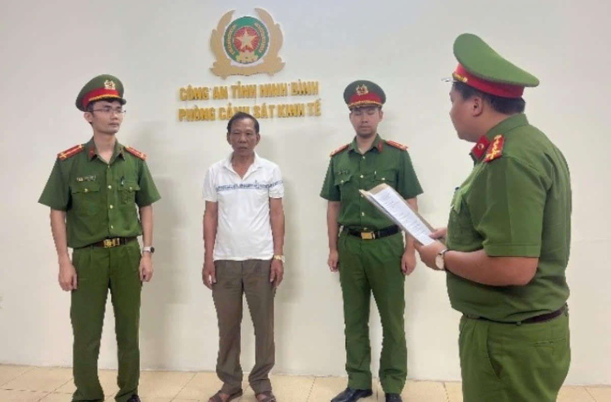 Trần Văn Long bị khởi tố về hành vi trốn thuế. Ảnh: Công an Ninh Bình