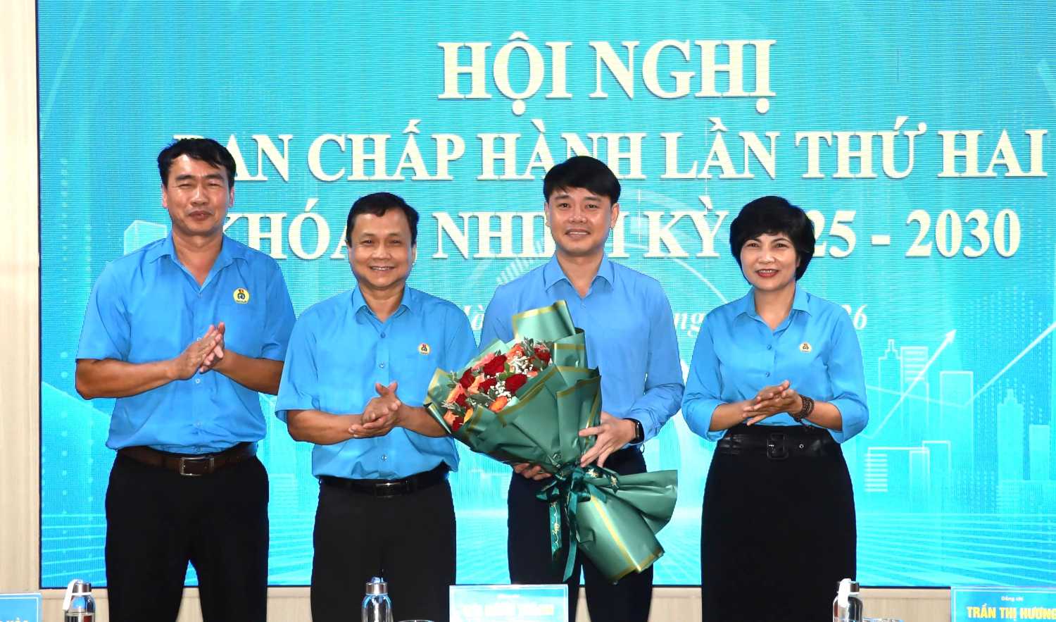 Mr. Bui Hoai Nam was elected as Chairman of the Khanh Hoa Provincial Labor Federation. Photo: Phuong Linh