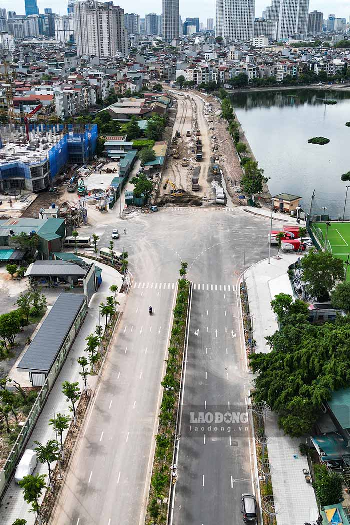 Công trình có mặt cắt ngang 50m, tổng mức đầu tư hơn 2.432 tỉ đồng. Để thực hiện dự án, địa phương phải thu hồi hơn 60.900m2 đất của 736 trường hợp, gồm 16 tổ chức và 720 hộ gia đình, cá nhân.