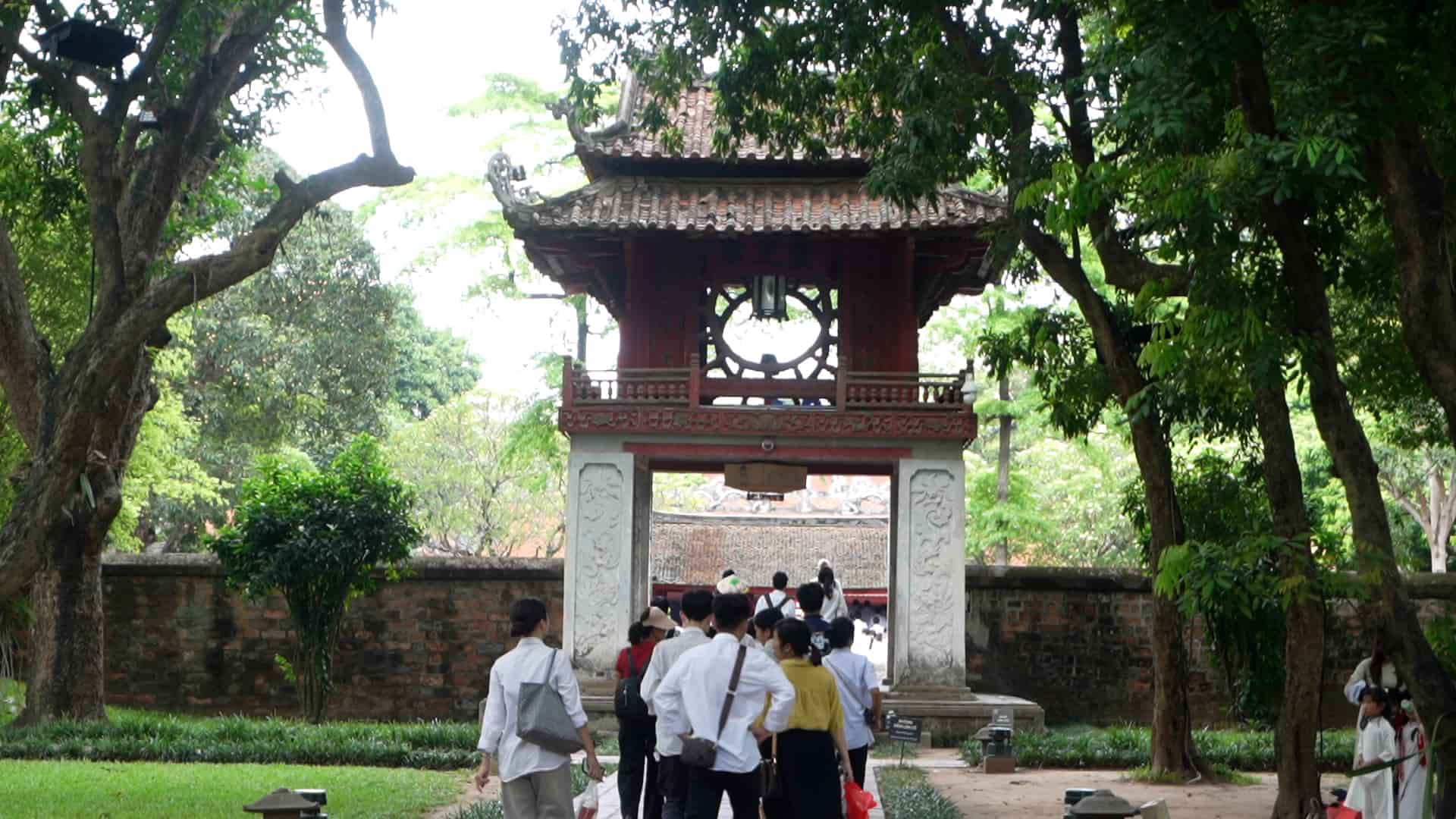 Văn Miếu - Quốc Tử Giám es un destino familiar para muchos estudiantes en cada temporada de exámenes. Foto: Thái Trang