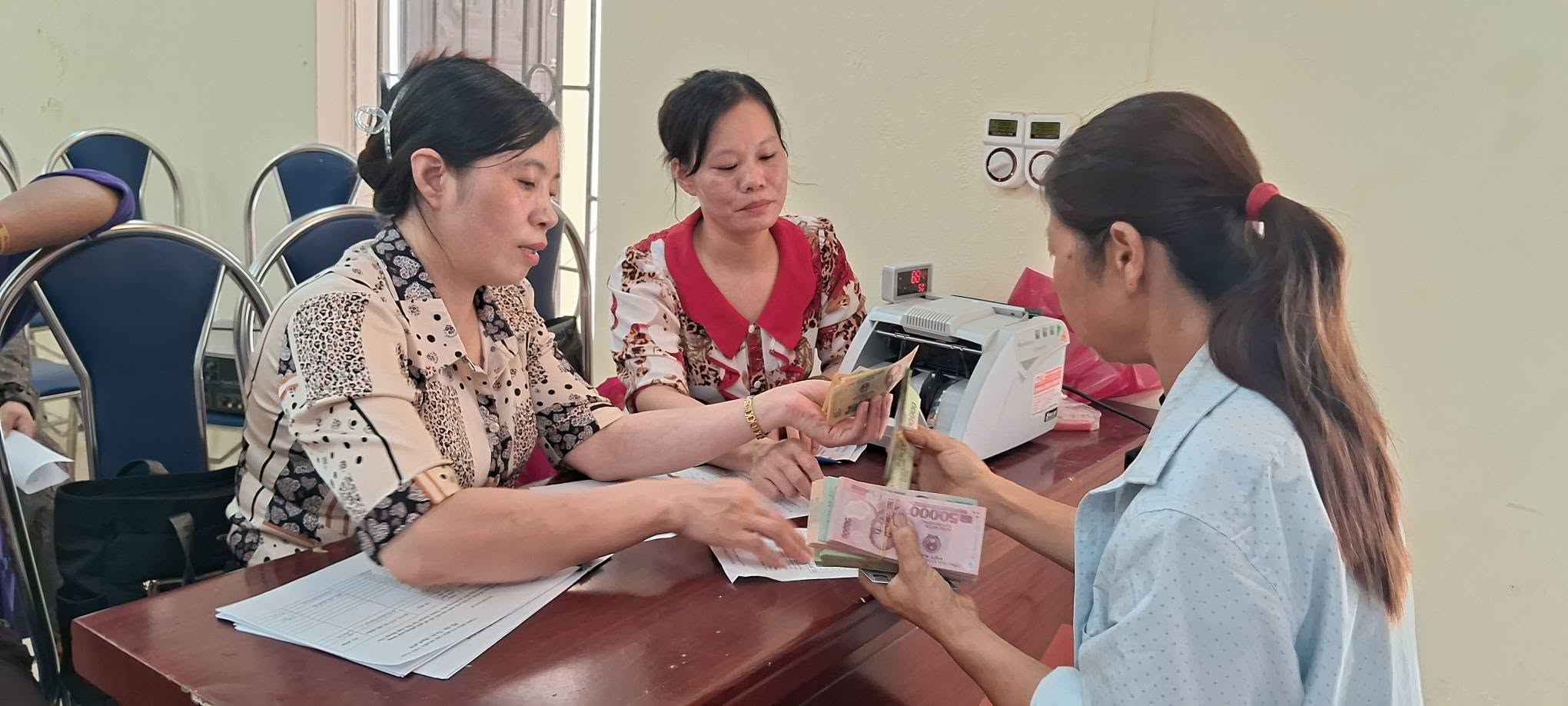 보상금 지급 작업은 공개적이고 투명하며 규정에 따라 수행됩니다. 사진: Xã Ân Thi