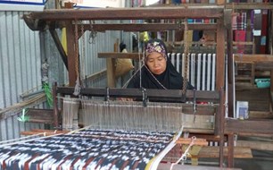 Gìn giữ hồn Chăm qua từng tấm thổ cẩm