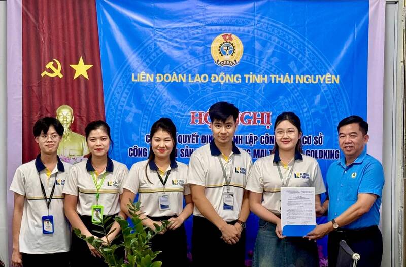Establishment of the grassroots trade union of Goldking Group Production and Trading Co., Ltd. Photo: Viet Bac