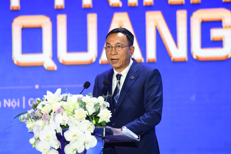 Phó Chủ tịch VFF Trần Quốc Tuấn ghi nhận thành tích và nỗ lực của Hà Nội FC. Ảnh: HNFC