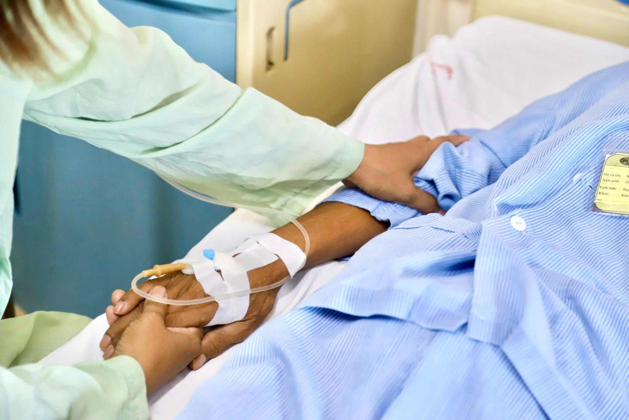 While taking care of the funeral for her younger brother, the daughter braced herself to save her father from cancer. Photo: BVCC