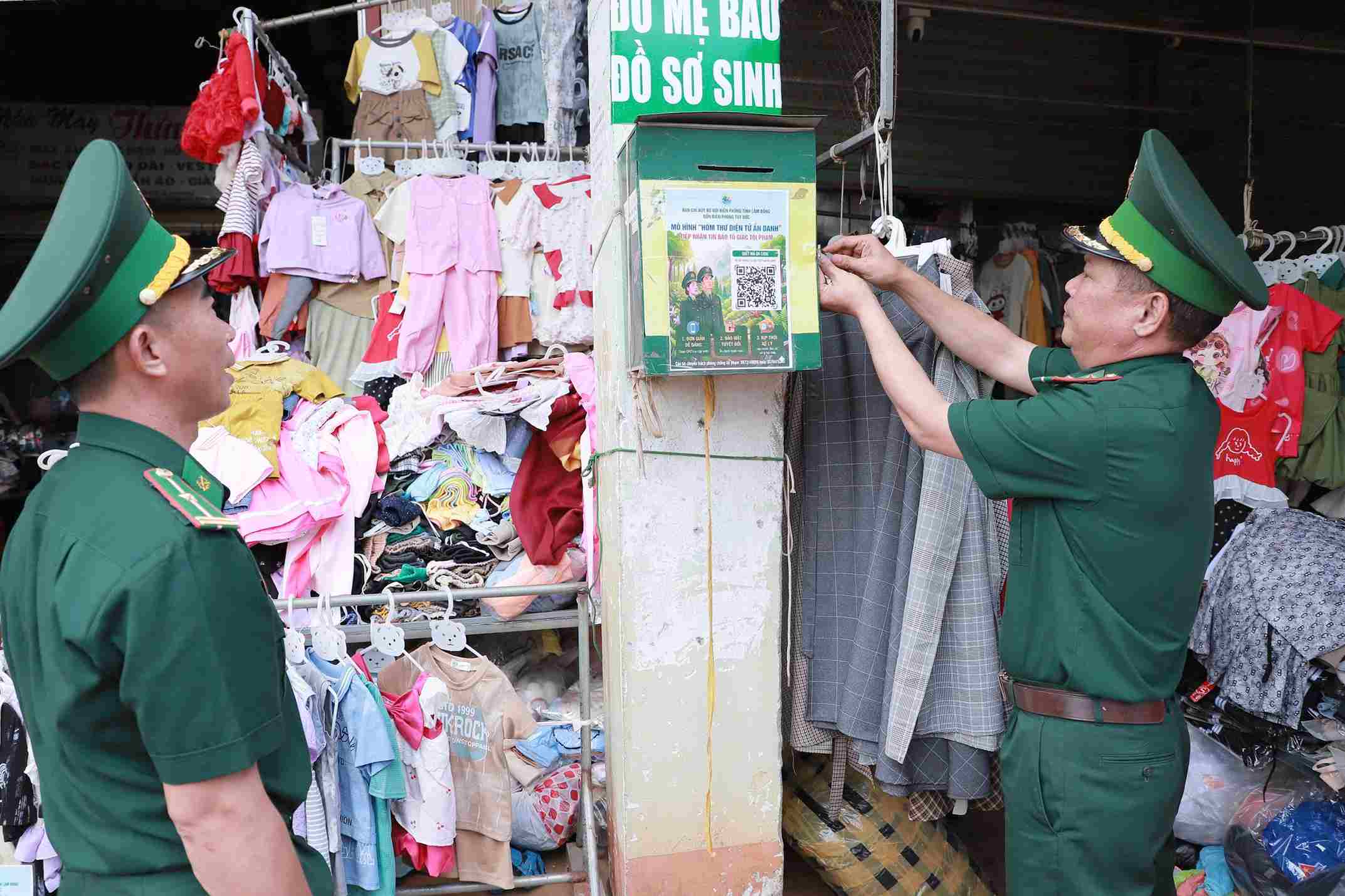 Oficina de correo electrónico anónima en la zona fronteriza de la provincia de Lâm Đồng. Foto: Phúc Khánh