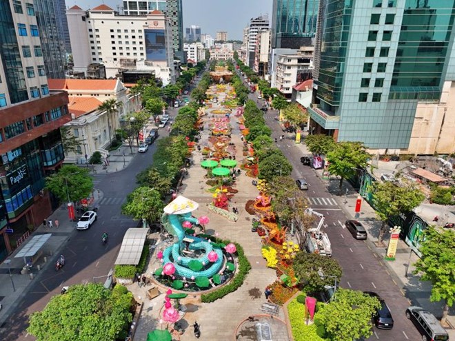 La zone piétonne Nguyễn Huệ (Hô Chi Minh-Ville) sera ajustée en termes de circulation pour servir le Gala "Patrie paisible" et les activités d'exposition et d'expérience. Photo: Anh Tú