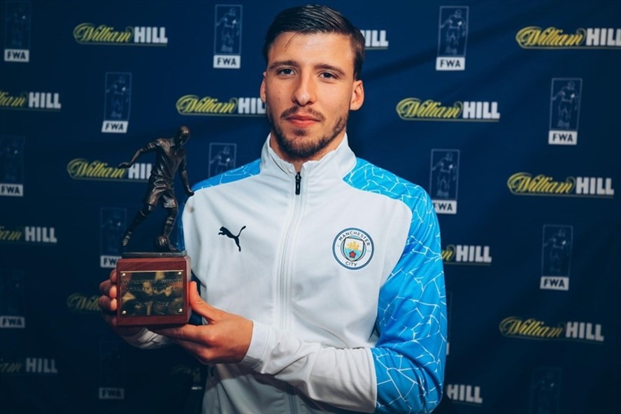 Ruben Dias vẫn luôn là thủ lĩnh hàng phòng ngự của Man City. Ảnh: AFP