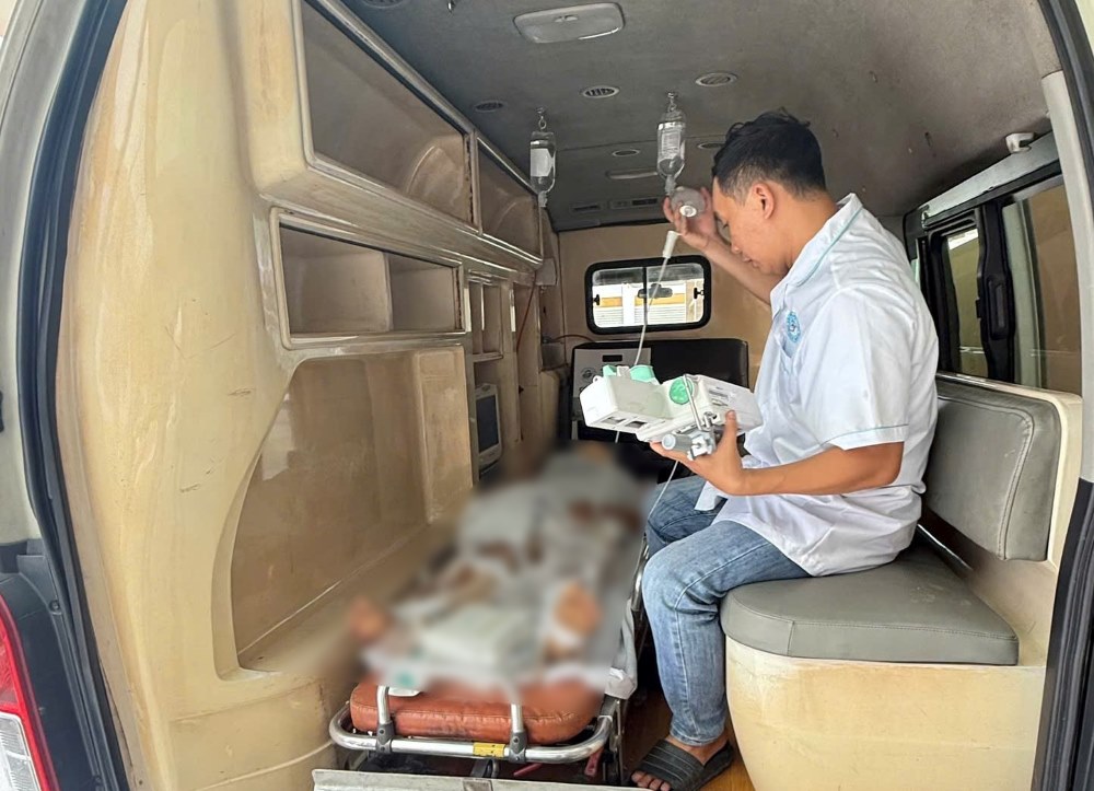 Nạn nhân được chuyển từ Bệnh viện Đa khoa Bình Thuận và Bệnh viện Chợ Rẫy chiều 7.6. Ảnh: Duy Tuấn