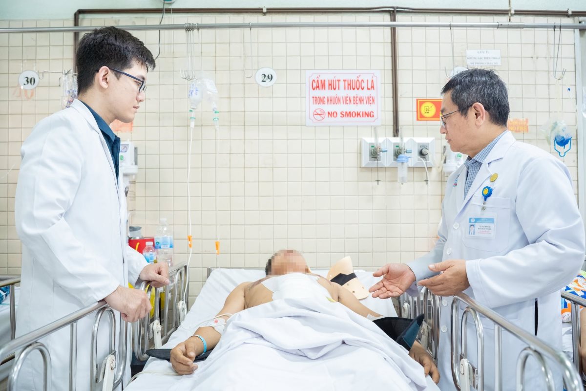 Nạn nhân nặng nhất trong vụ tai nạn được các bác sĩ Bệnh viện Chợ Rẫy điều trị đã có tiến triển tích cực. Ảnh: Bệnh viện Chợ Rẫy