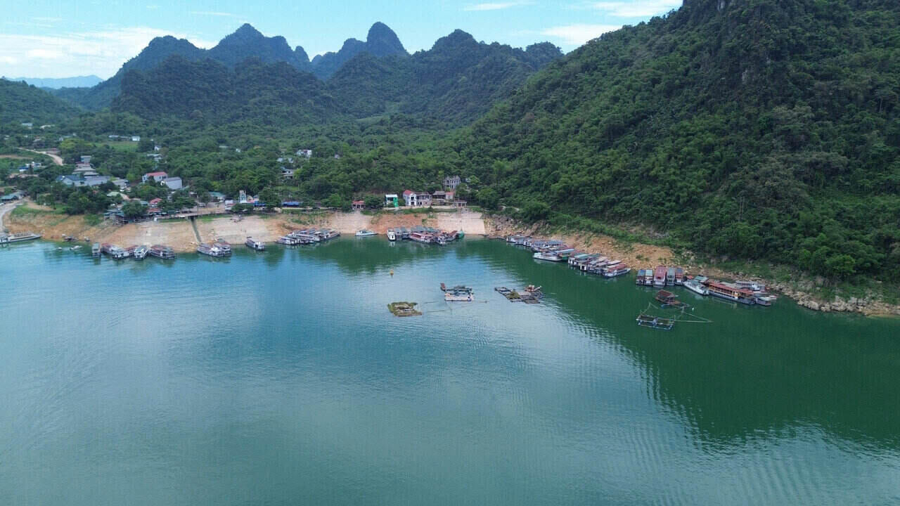 Hoa Binh Lake has an upstream water level of 97.53m. Photo: Minh Nguyen