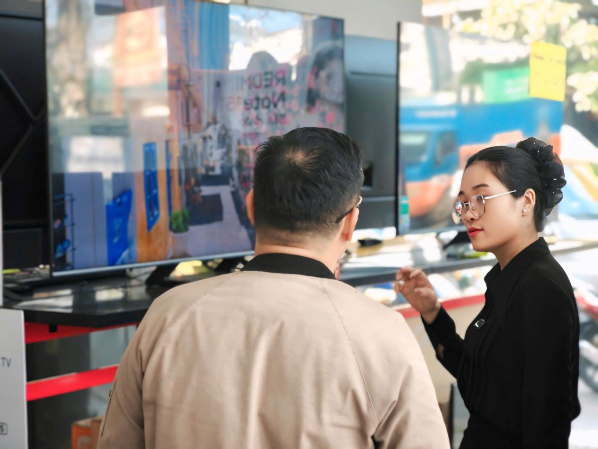Les téléviseurs de grande taille sont choisis par de nombreux consommateurs pour la Coupe du Monde 2026. Photo: Đăng Huyền