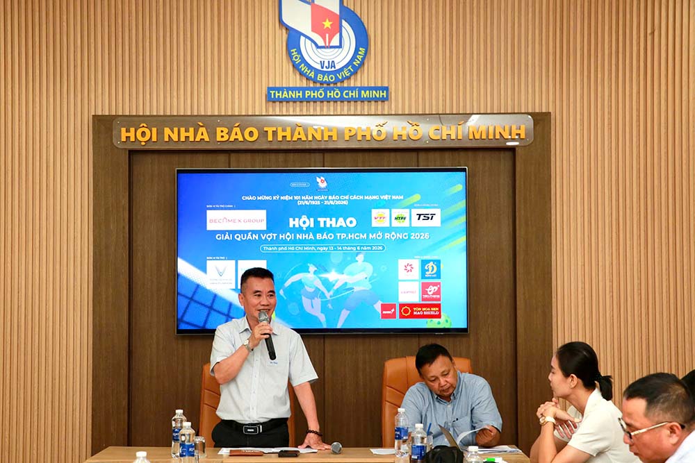 El torneo de tenis Abierto de la Asociación de Periodistas de la ciudad de Ho Chi Minh 2026 atrae a un gran número de reporteros, editores y atletas aficionados a participar. Foto: Anh Tuyen