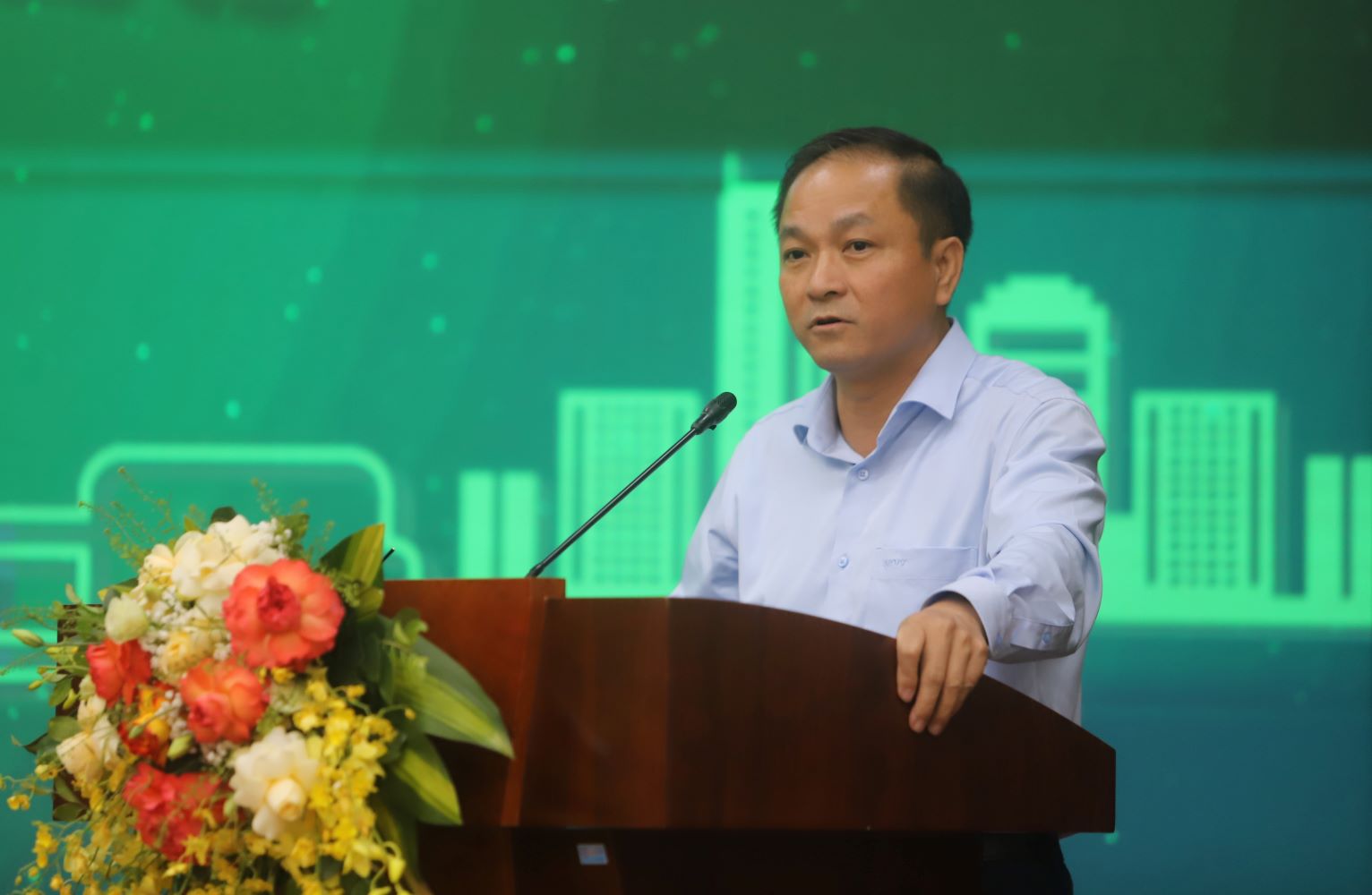 Ông Đào Duy Anh - Phó Cục trưởng Cục Đổi mới sáng tạo, Chuyển đổi xanh và Khuyến công, Bộ Công Thương - trình bày tham luận tại hội thảo. Ảnh: Phan Anh