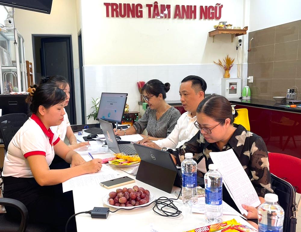 Son Tra Ward Trade Union coordinates to organize inspections of law enforcement at 20 businesses in the area. Photo: Son Tra Trade Union