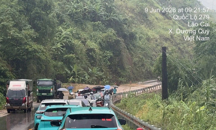 Landslide point at Km 119, National Highway 279 through Duong Quy commune, Lao Cai province. Photo: NDCC