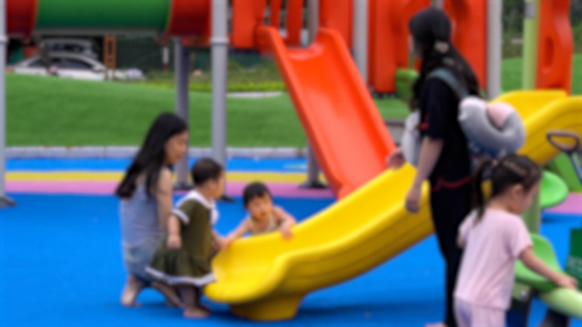 Playing in the summer, many children are hospitalized due to seemingly harmless falls. Photo: An Phuong