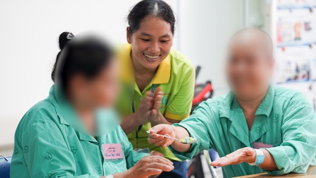 Early cancer detection and timely treatment help reduce the burden of disease and medical costs. Photo: Nguyen Ly