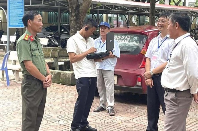 More than 4,900 officials and teachers were mobilized to serve the high school graduation exam in Dak Lak. Photo: Police provided