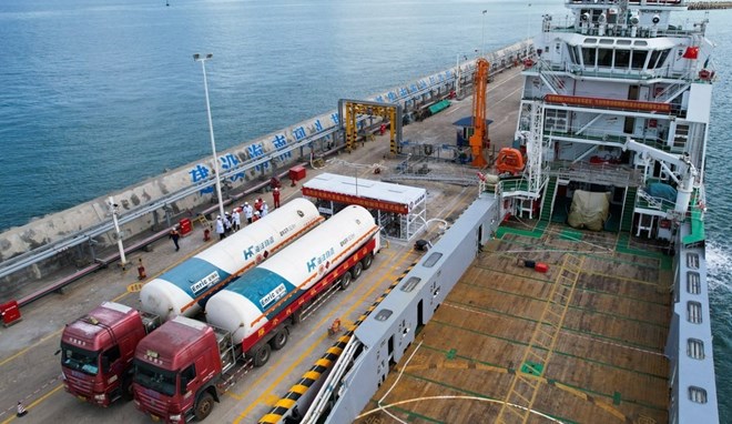 A LNG filling station at Macun port, Zhengmai district, Hainan province, China. Photo: Xinhua News Agency