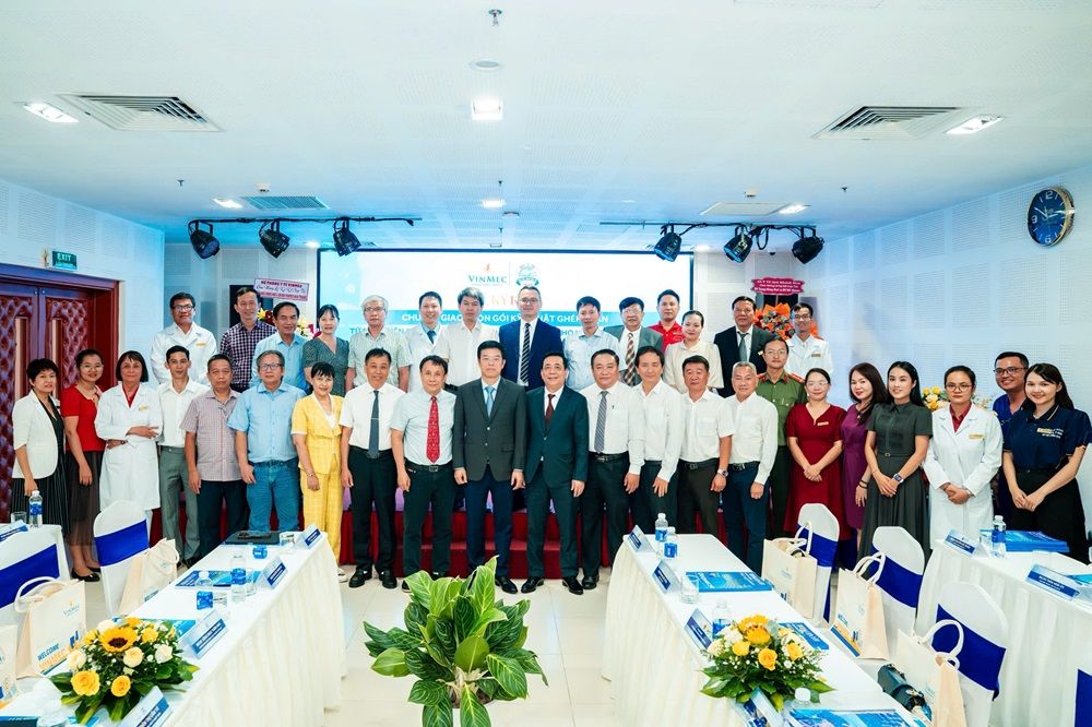 Lễ ký kết chuyển giao kỹ thuật ghép thận giữa Bệnh viện Trung ương Huế và Vinmec Nha Trang đánh dấu bước tiến mới trong phát triển y tế chuyên sâu tại Nam Trung Bộ. Ảnh: Vinmec