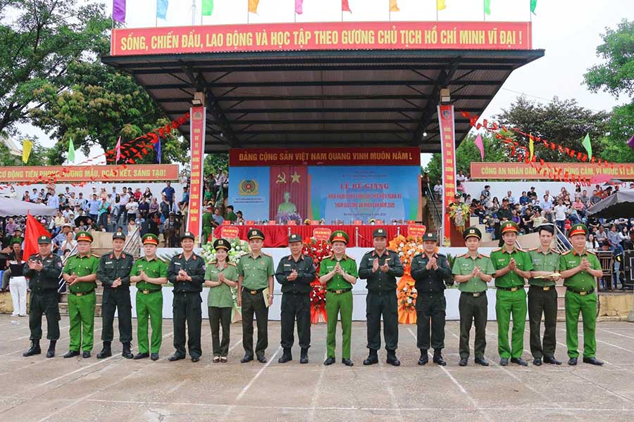 Đại tá Trần Đình Đức - Phó Tư lệnh CSCĐ dự và chỉ đạo Lễ bế giảng tại Trung đoàn Cảnh sát cơ động số 1 (Hà Nội). Ảnh: Bộ Tư lệnh CSCĐ