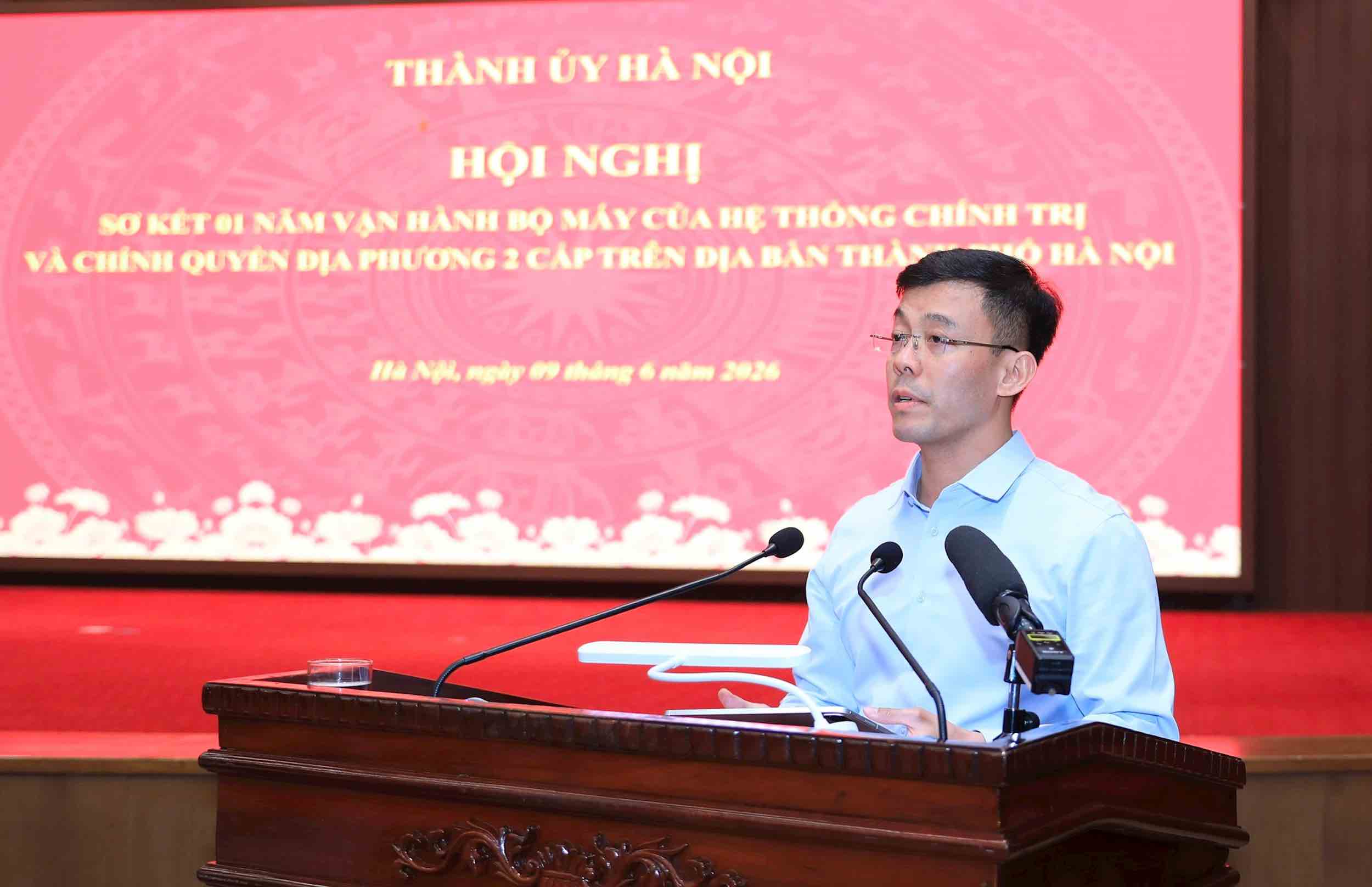 Director of Hanoi Department of Science and Technology Cu Ngoc Trang presents a paper at the conference. Photo: Quang Thai