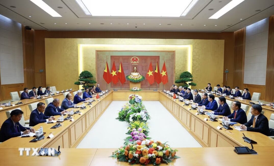 Politburo Member, Prime Minister Le Minh Hung and Prime Minister Xunana Gusmao agreed that Vietnam and Timor-Leste have many potentials and advantages to further expand cooperation. Photo: VNA
