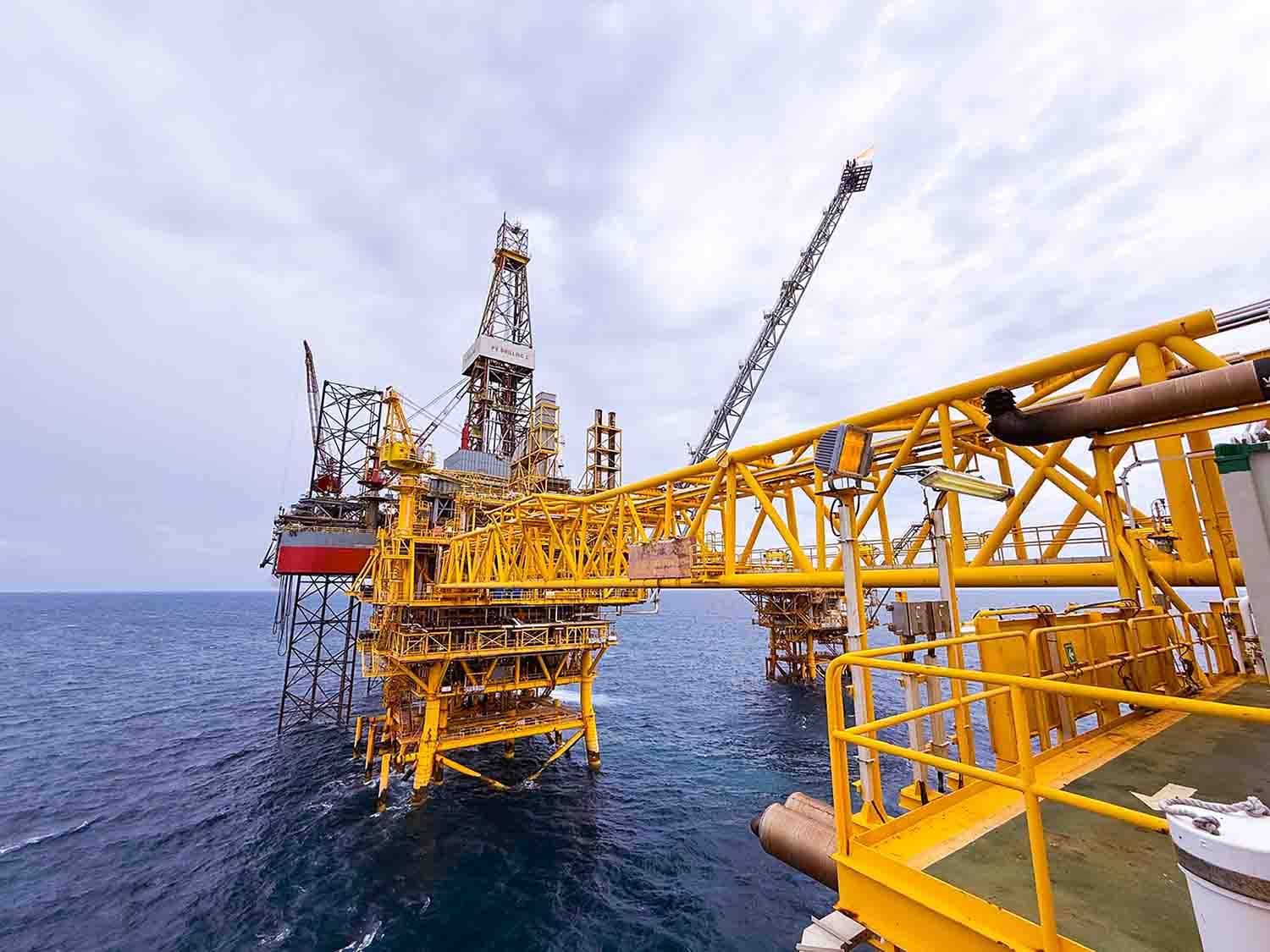 Plataforma de extracción de condensado y gas Sư Tử Trắng ubicada en el grupo de campos de Sư Tử. Foto: Petrovietnam