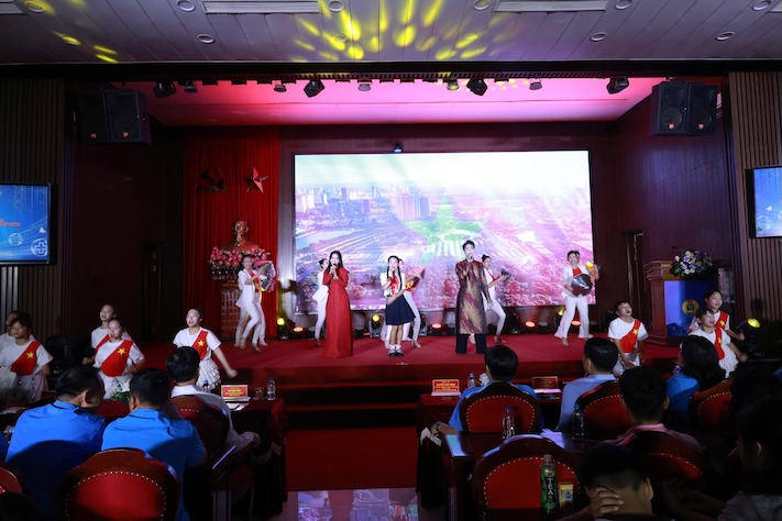 One of the art performances for children of workers at the Launching Ceremony of the Action Month for Children 2026 with the theme "Happy, Safe, Steady Children in the Digital Age" organized by the Hanoi Labor Federation. Photo: Ngoc Anh