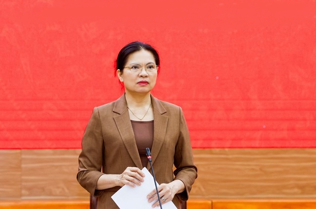 Ms. Ha Thi Nga, Member of the Party Central Committee, Secretary of the Party Committee of the Central Committee of the Vietnam Fatherland Front, Vice President - Secretary General of the Central Committee of the Vietnam Fatherland Front, speaks. Photo: Vietnam Fatherland Front