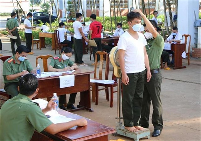 Regarding the criminalization of some new acts, the Ministry of Public Security proposes to add the act of not complying with the decision to call citizens for health checks for the duty of the People's Police. Photo: Ministry of Public Security