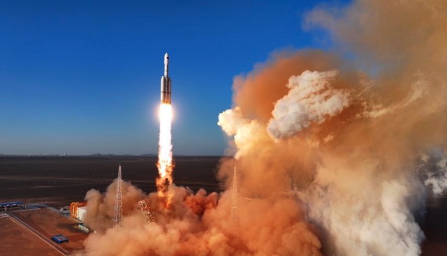 On March 30, 2026, the Lijian-2 Y1 rocket launcher was launched from the Dongfeng commercial space renovation pilot area in northwest China. Photo: Xinhua