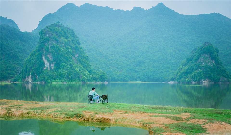 Hồ Tuy Lai là một trong những điểm cắm trại gần Hà nội được nhiều người yêu thích trong những năm gần đây. Ảnh: Danh Hiếu
