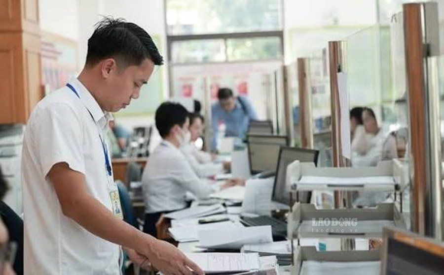 Salary reform is good news for cadres, civil servants, and public employees working in the public sector. Photo: Hai Nguyen
