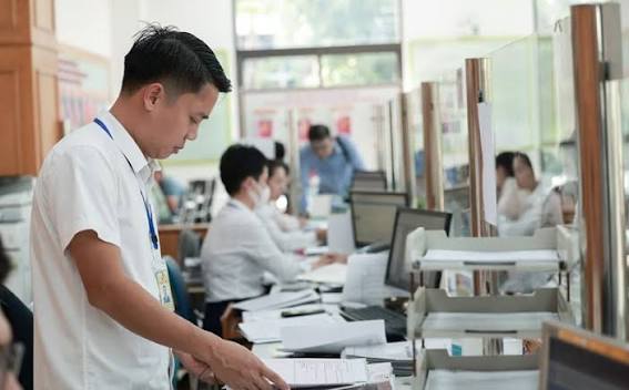 Salary reform is good news for cadres, civil servants, and public employees working in the public sector. Photo: Hai Nguyen