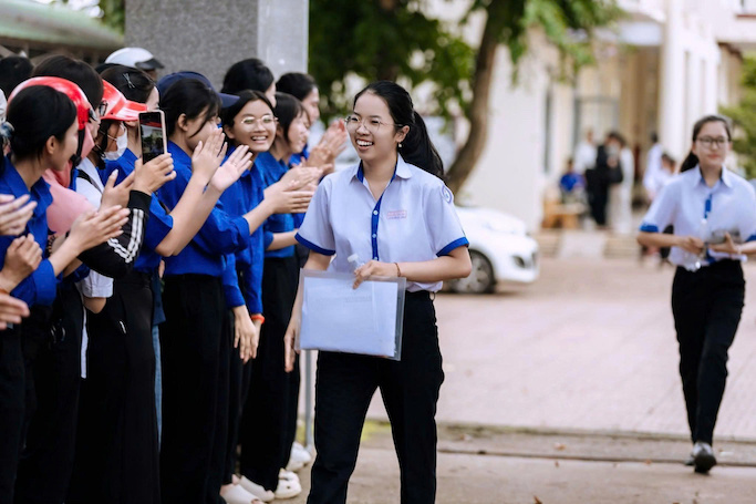 Niềm vui của Huỳnh Diệu My - học sinh lớp 12, Trường THPT Số 1 Nguyễn Công Trứ, Đắk Lắk khi hoàn thành kì thi tốt nghiệp THPT năm 2026. Ảnh: Nhân vật cung cấp 