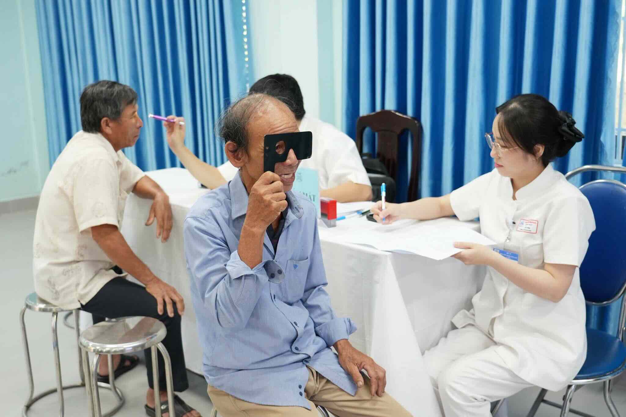 Les habitants bénéficient d'examens médicaux gratuits. Photo: Lê Đình Hoàng.