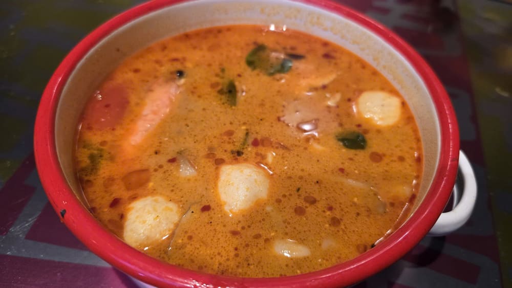 The habit of eating a lot of spicy and hot food will be harmful to the stomach. Photo: Tuan Dat