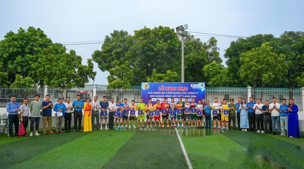 Overview of the opening ceremony of Quang Minh Industrial Park 2026 Football Tournament. Photo: BTC Quang Minh Industrial Park Football Tournament
