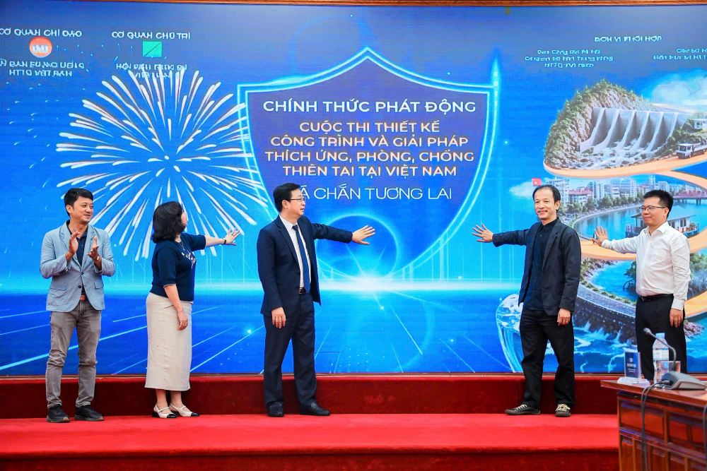 Cuộc thi “Thiết kế công trình và giải pháp thích ứng, phòng, chống thiên tai tại Việt Nam“. Ảnh: MTTQ