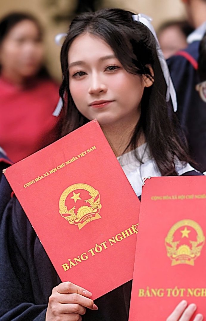Hoàng Hương Giang, học sinh Trường THPT Chuyên Đại học Sư phạm Hà Nội, là thủ khoa khối A01 năm 2026 với 29,75 điểm. Ảnh: NVCC