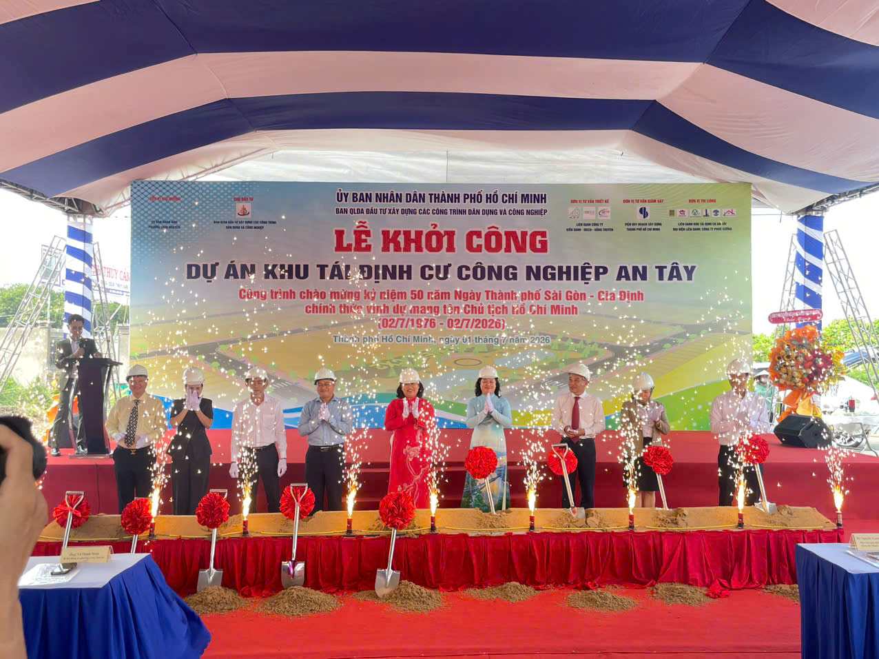 Lễ khởi công xây dựng dự án Khu tái định cư công nghiệp An Tây. Ảnh: Đình Trọng